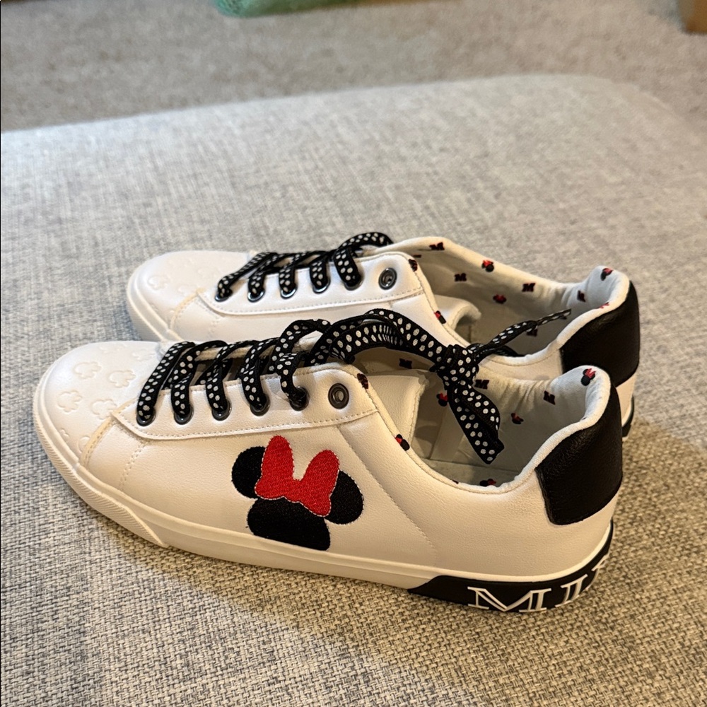 NWOT, Minnie Mouse Sneakers, Women’s Size 10